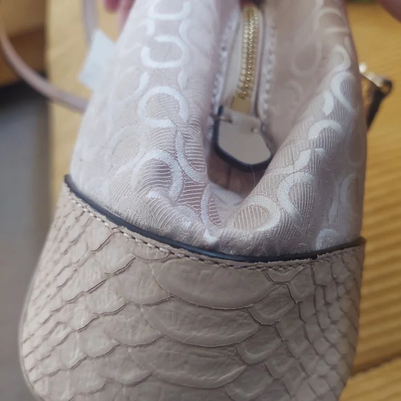 Coach Light Tan With Signature C. Sachel/ Shoulder Bag NWT. Incl. Dust Bag - Picture 4 of 12